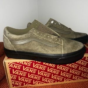 Brand New Vans Wmns size 8/ Men size 6.5